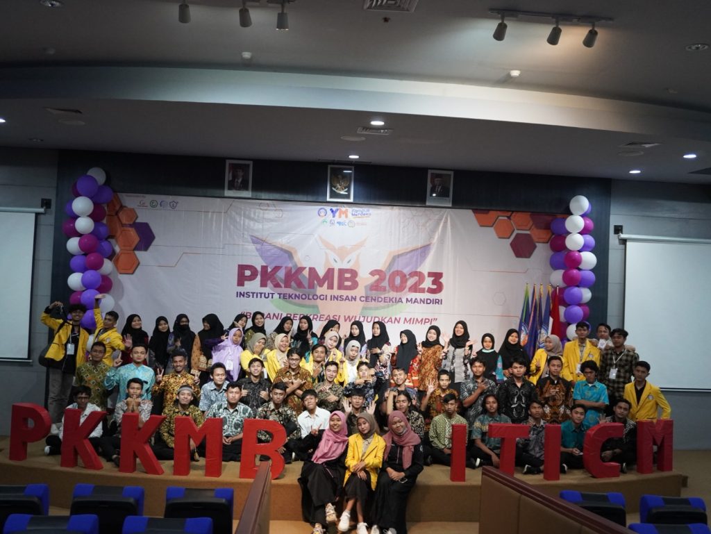 INSPIRATIF DAN EDUKATIF, ITICM BAKAR SEMANGAT MAHASISWA BARU DI PKKMB 2023