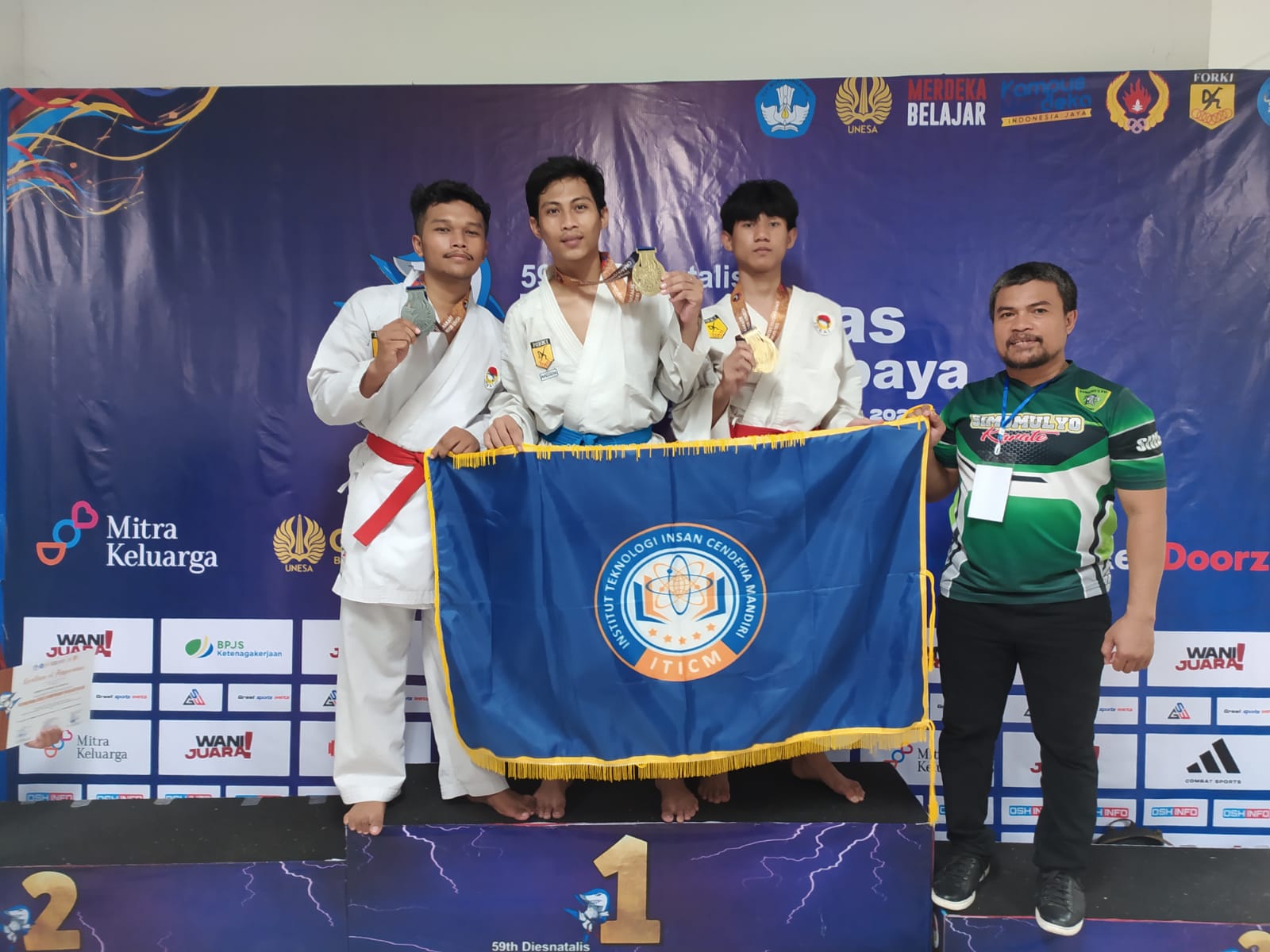 Torehkan Prestasi Gemilang, UKM ITICM Karate Raih Tiga Medali di international Karate Championship UNESA Rector Cup