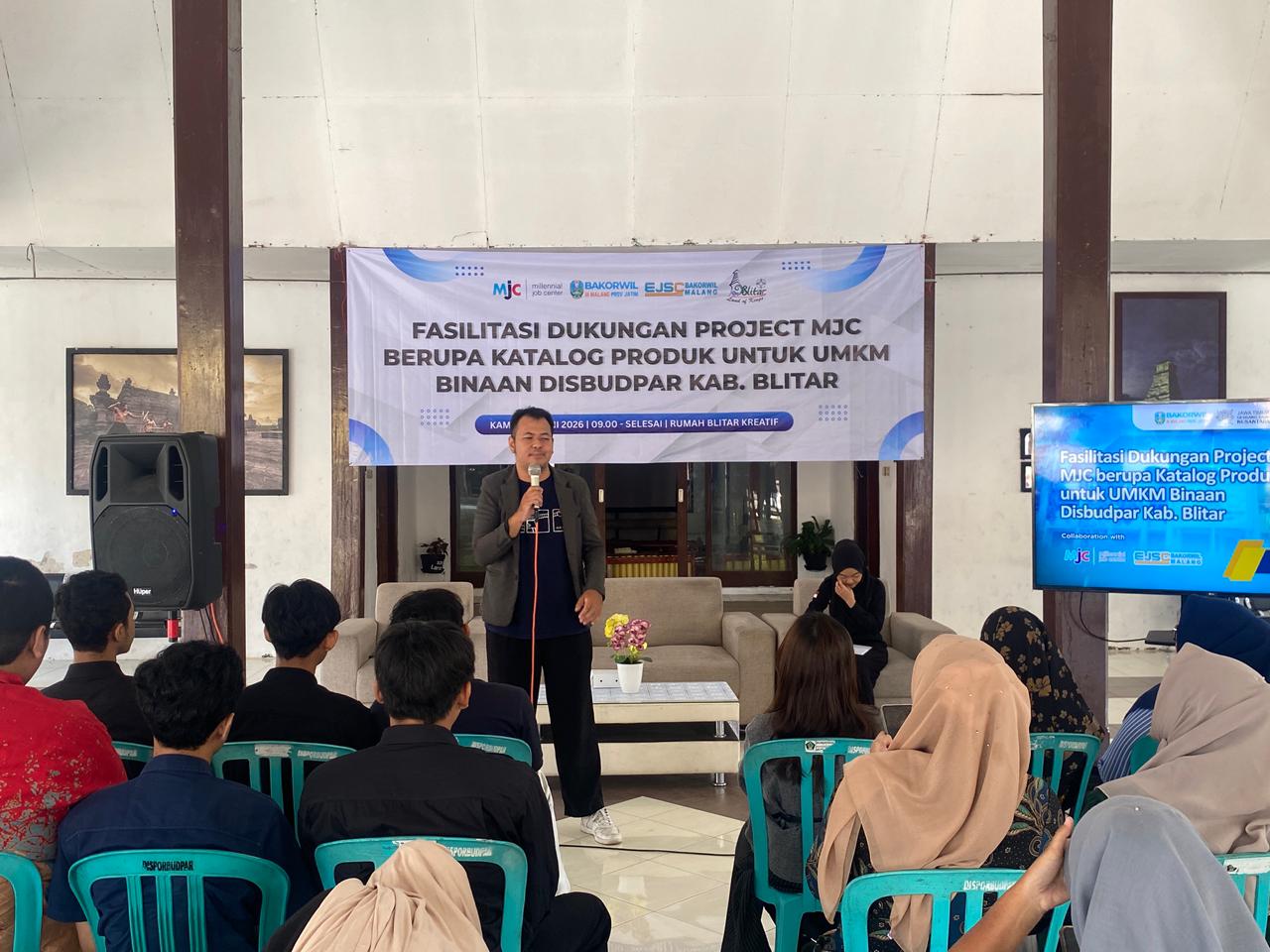 Berbagi Ilmu di Blitar, Dosen ITICM Paparkan Strategi Bikin Katalog Produk yang Menggoda Pelanggan di Era Digital