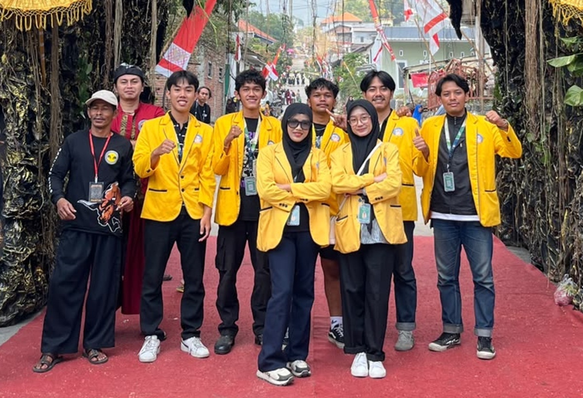 Terjun ke Masyarakat, Mahasiswa KKN ITICM Kelompok 2 Bantu Sukseskan Srawung Seni Banteng Kembar di Pacet