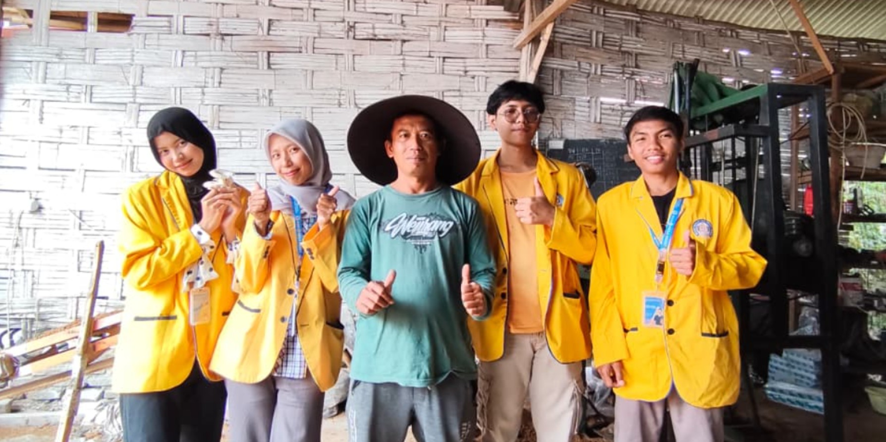 Jajaki Potensi Pertanian Desa, Mahasiswa KKN Kelompok 1 ITICM Kunjungi Budidaya Jamur Maron Pacet