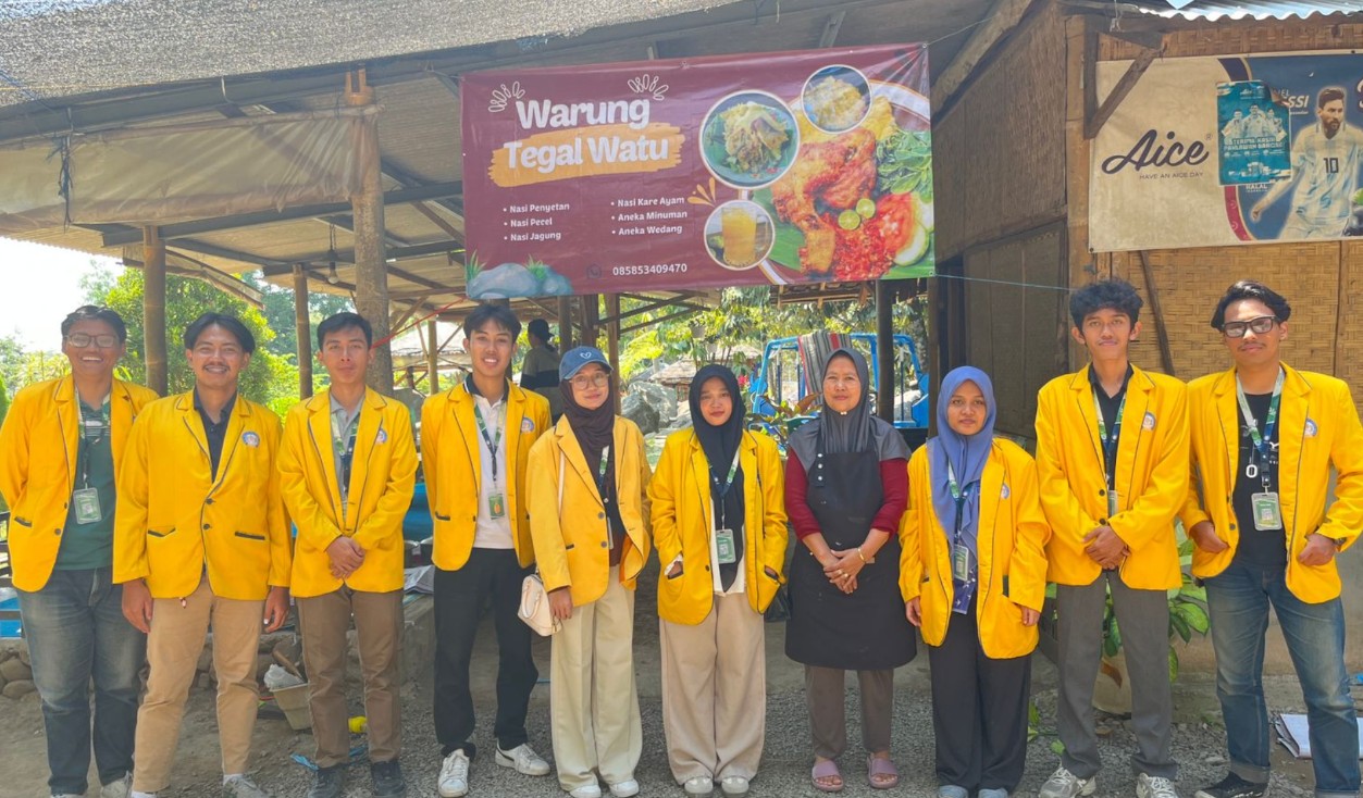 Aksi Nyata Mahasiswa KKN Kelompok 2 ITICM: Optimalisasi Warung Tegal Watu Lewat Banner dan Website