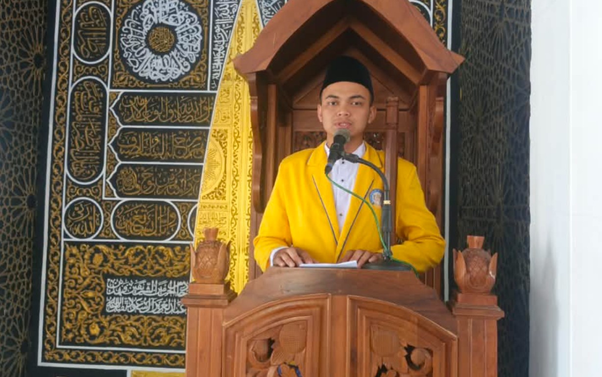 Tampil Sebagai Khatib Jumat, Mahasiswa KKN Kelompok 2 ITICM Sampaikan Pesan Kelahiran Nabi di Masjid An Nur Pacet